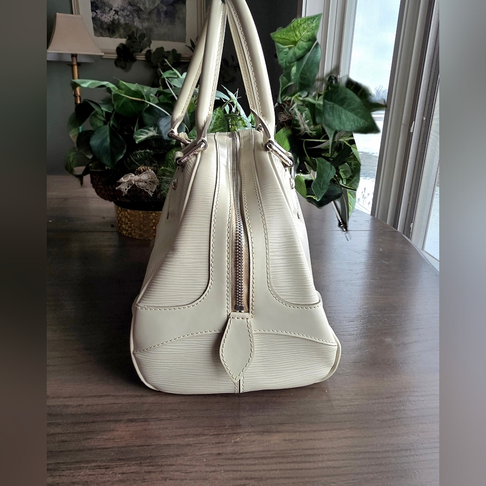 Louis Vuitton Ivory Epi Bowling Montaigne PM With Silver Lock And Two Keys - Picture 10 of 16